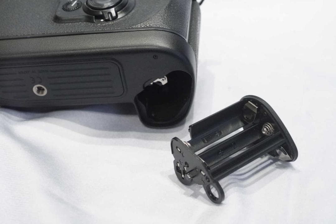 ニコンF100　ワンオーナー　AFニッコール35ミリF2つき　カメラ使用僅少美品