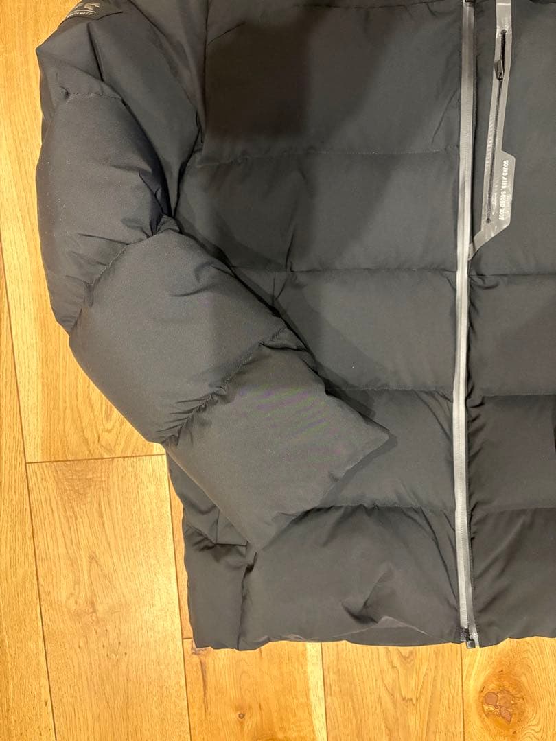 ASICS ダウンジャケット 取り外しフード付き　人気