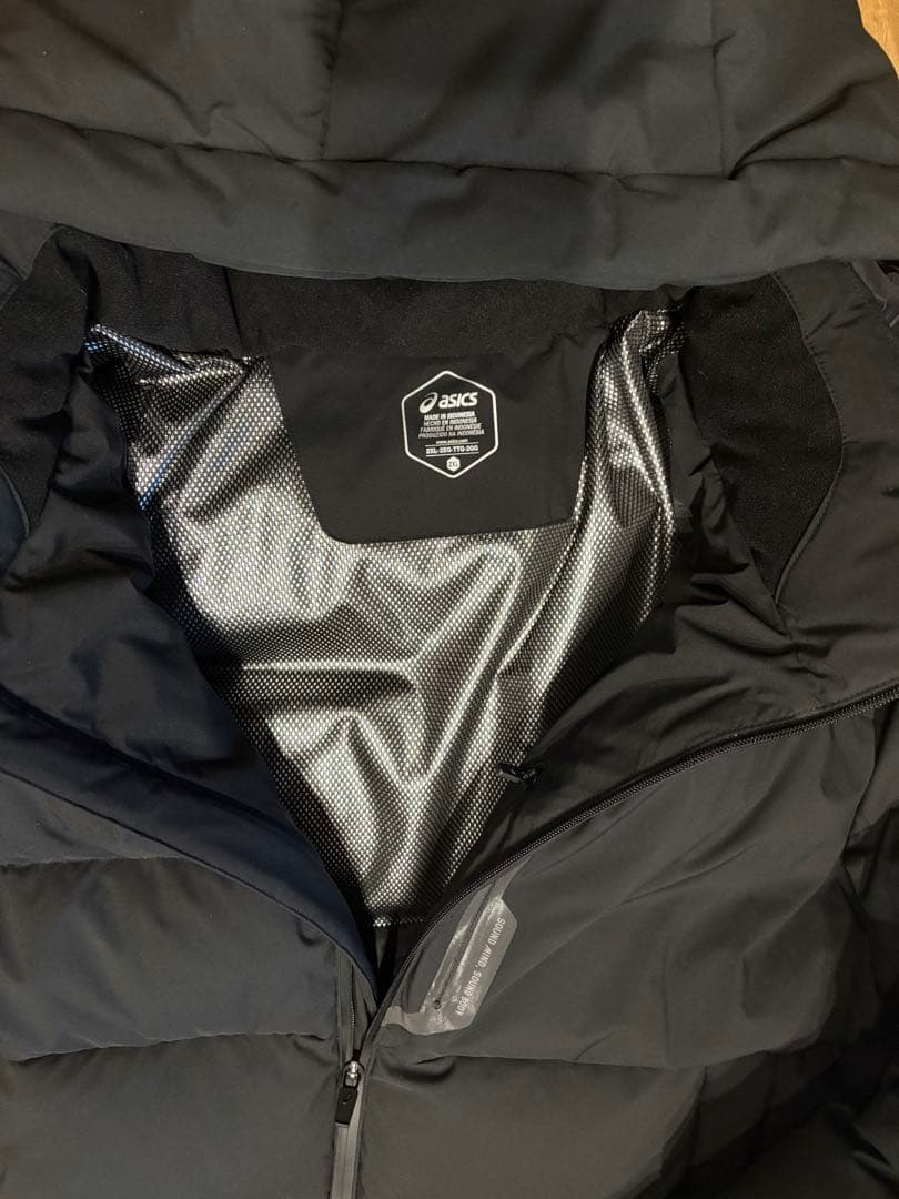 ASICS ダウンジャケット 取り外しフード付き　人気
