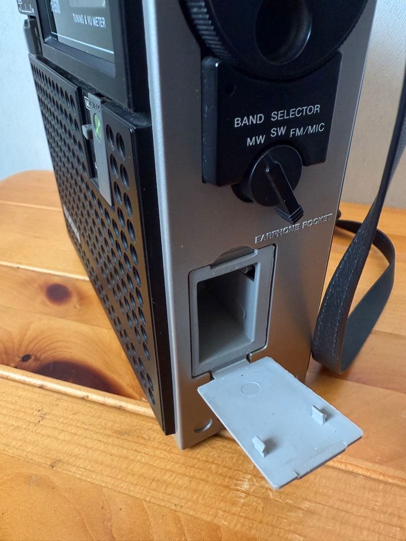 SONY ICF-5500 ポータブルラジオ　ケース付