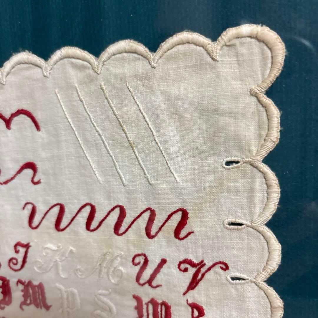 フランス　アンティーク　赤糸&白糸　サンプラー　刺繍　ガラス入り　額入り