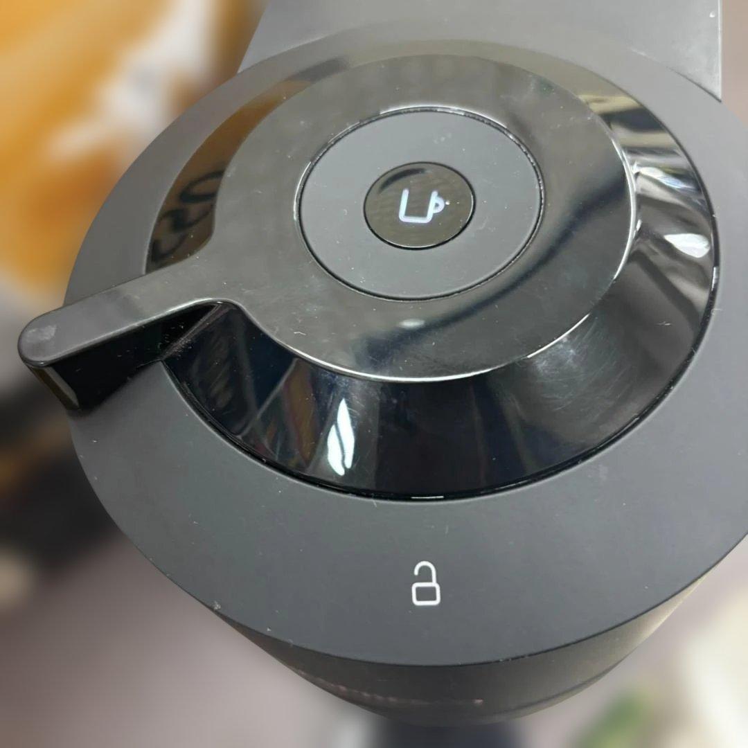 ◇Nespresso Vertuo Next コーヒーメーカー　GDV1