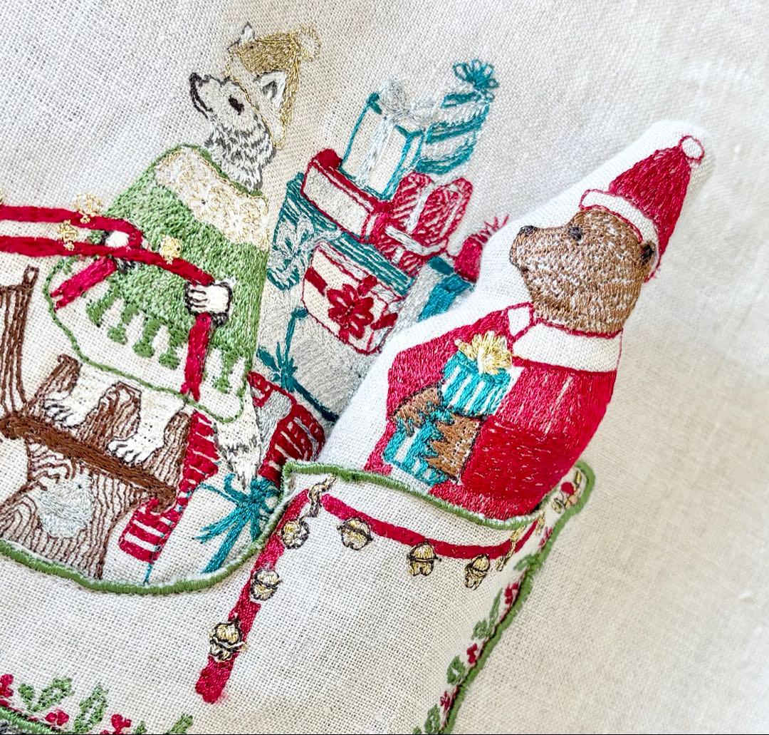 コーラルアンドタスク　クッション　クリスマス　Santa's Sleigh