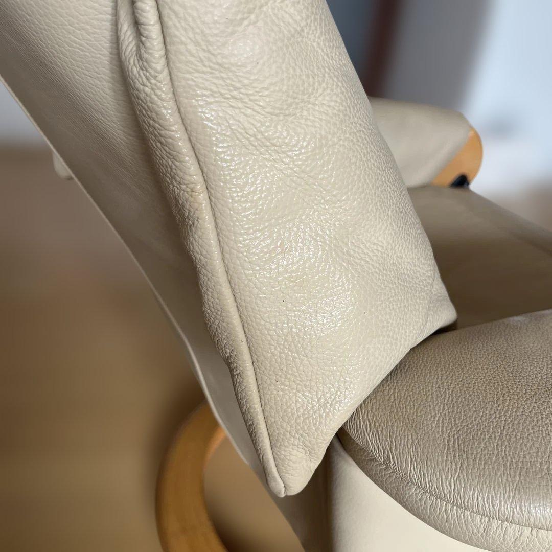 シモンズ　ベージュ レザー リクライニングチェア