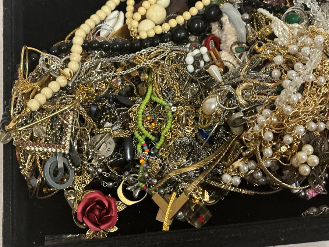 【在庫処分】イミテーションアクセサリー約2.3+3＝約5.3kgまとめ売り