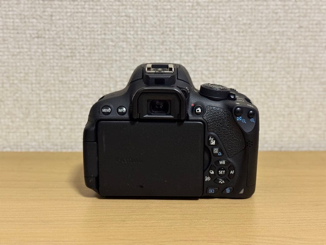 Canon EOS 700D (kiss x7i)デジタル一眼レフカメラ 本体
