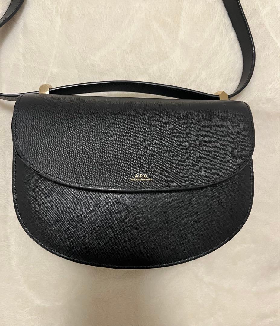 A.P.C アーペーセー　geneve ショルダーバッグ　ブラック　黒