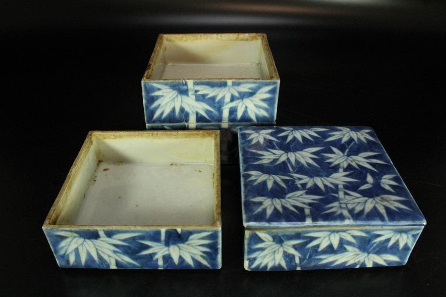 中国美術 青花 白抜 笹紋 段重 高18.5cm 清(K-LC670)