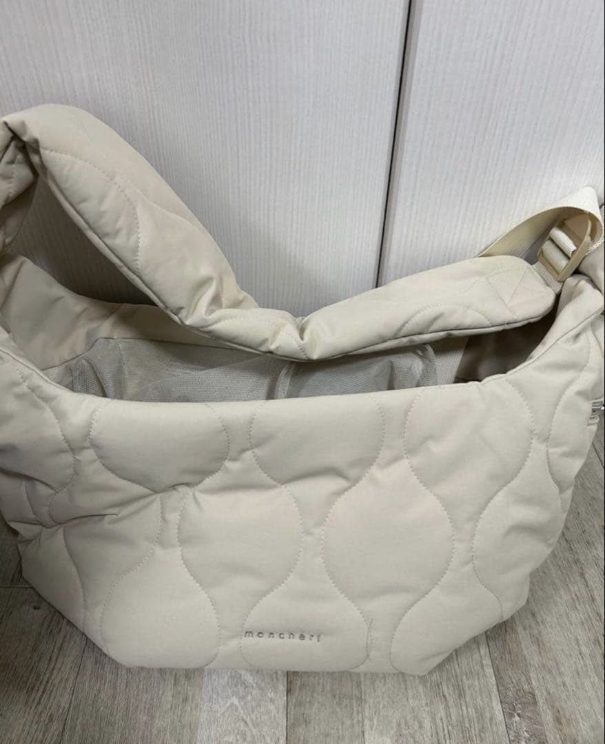モンシェリ　キルティングコンパクトスリングバッグ