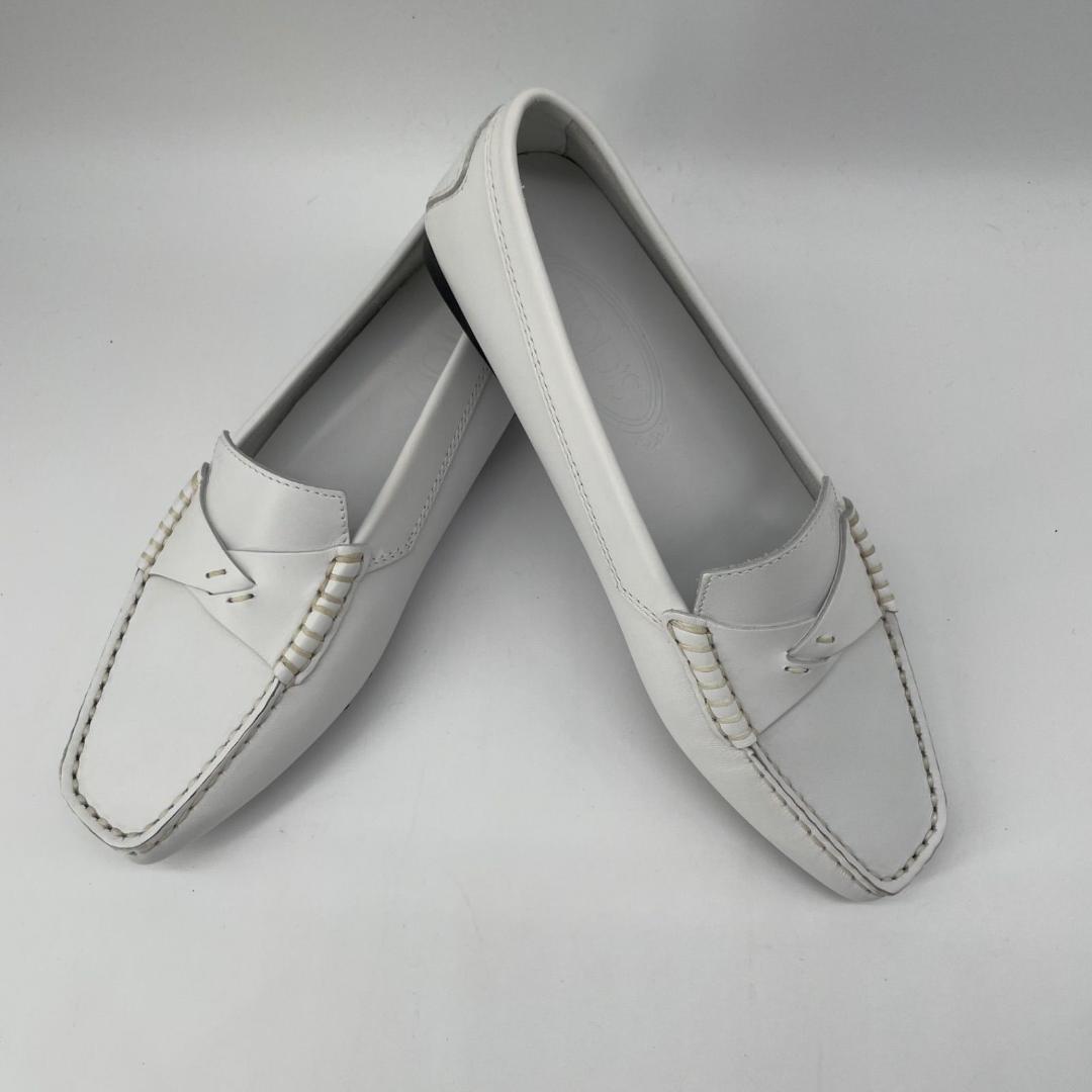 15085✨未使用級✨トッズ ゴンミーニ ドライビングシューズ レザー 白