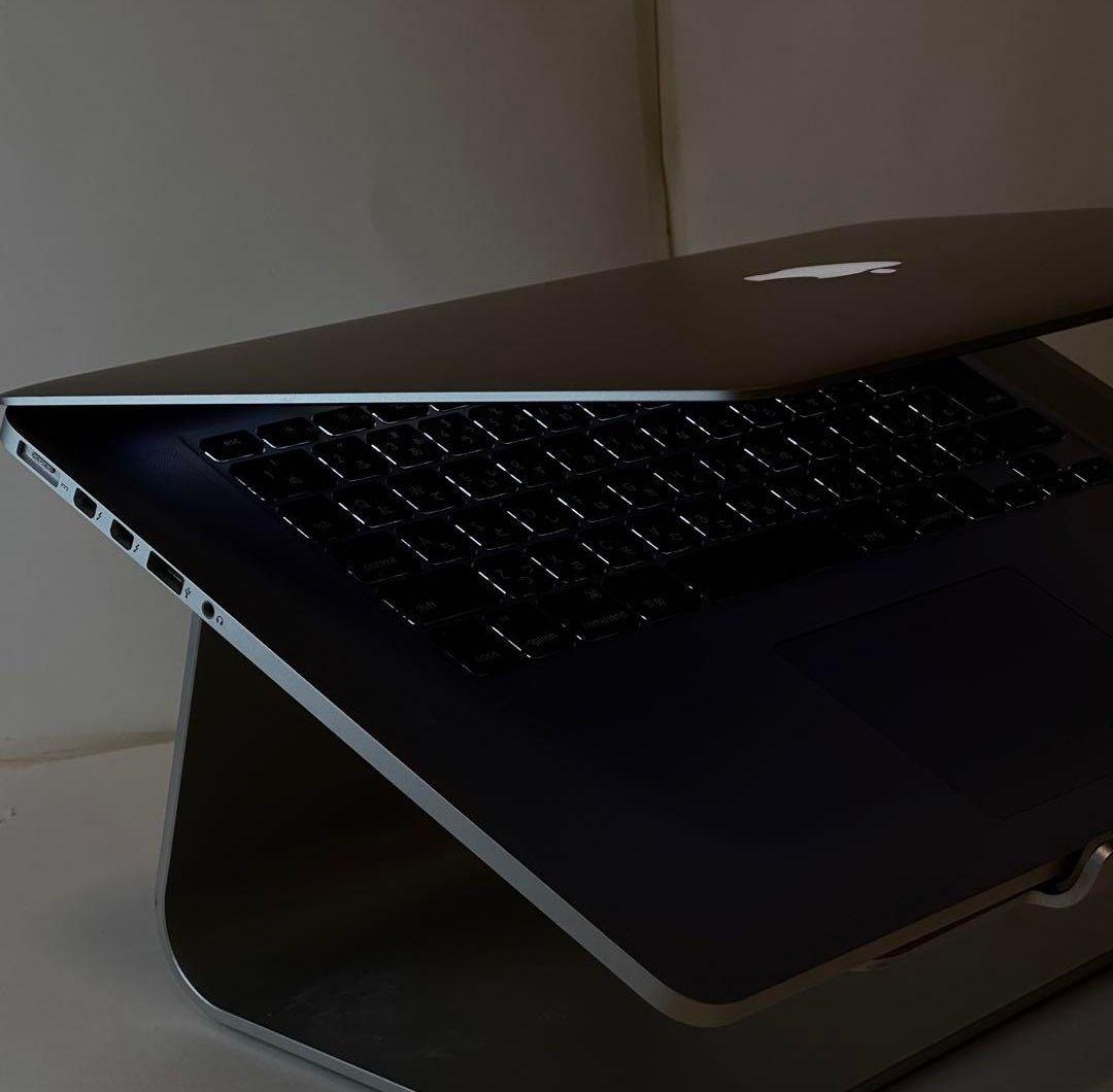 MacBook Pro 15インチ Windows 11 Office