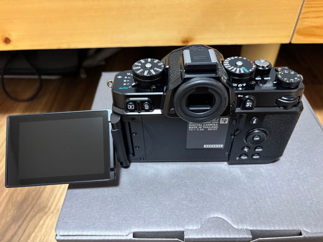 NikonZF 40/2 SE レンズキット　SmallRigグリップ付