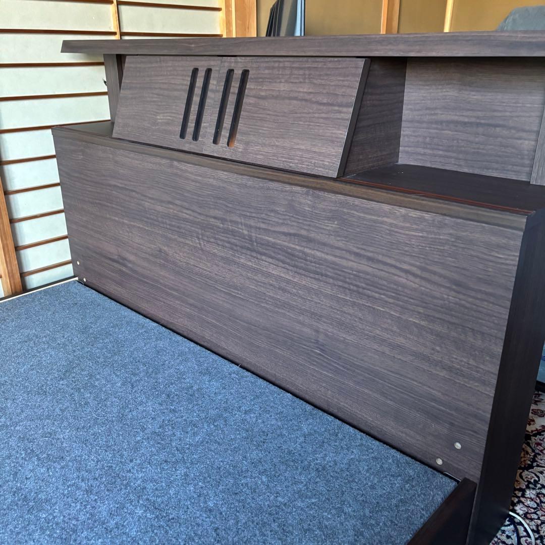 セミダブルベッドフレーム(コンセント・ライト付き)