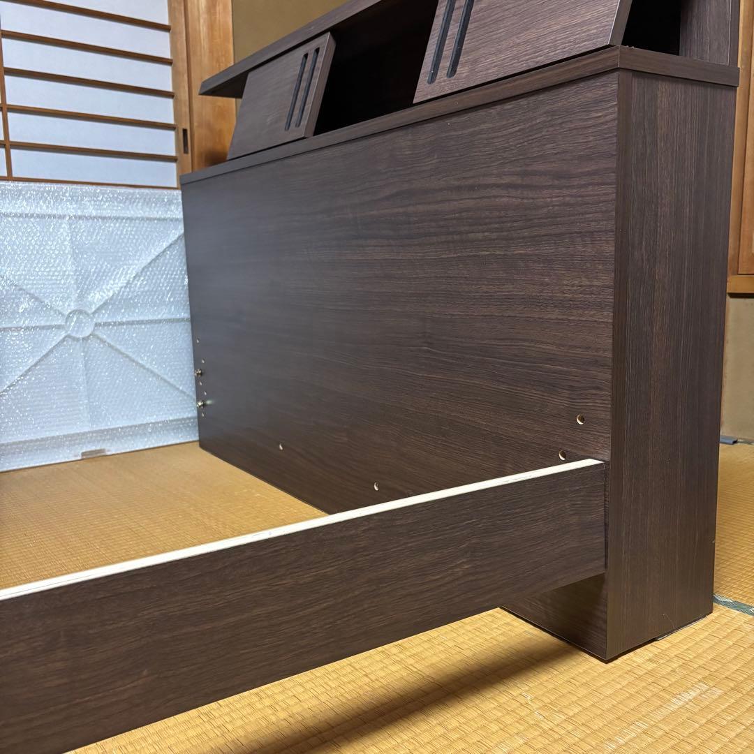 セミダブルベッドフレーム(コンセント・ライト付き)