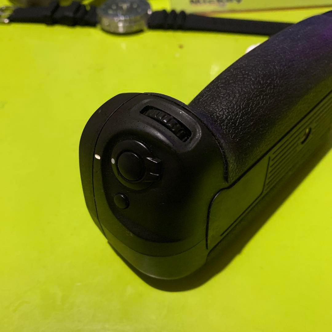 NEEWERニコンD500バッテリーグリップ