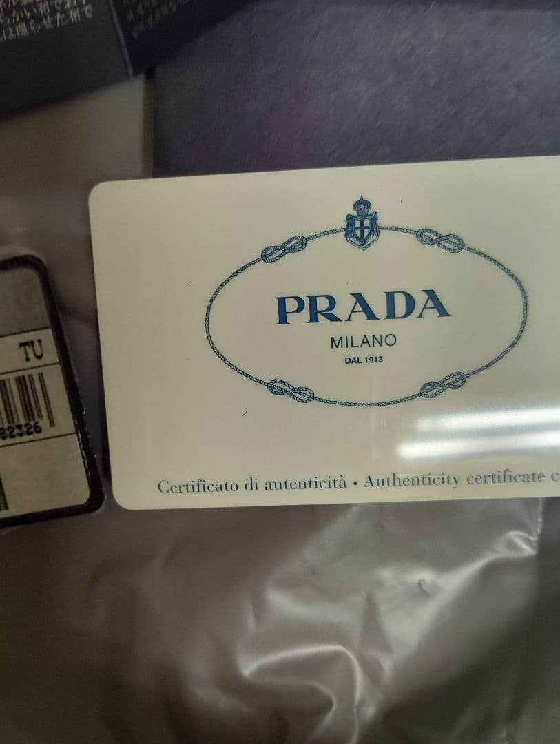 セール！美品！PRADA レッド ナイロン ショルダーバッグ