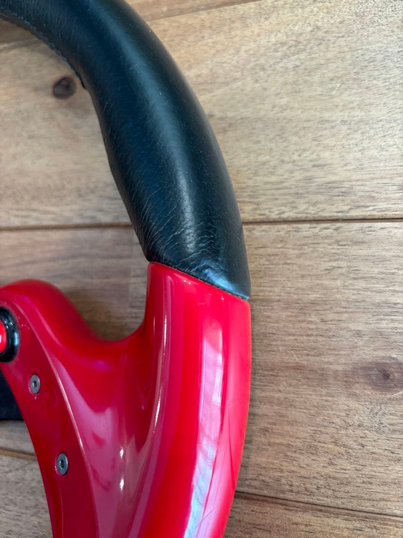 momo スパイダー 35φ ステアリングホイール 黒/赤