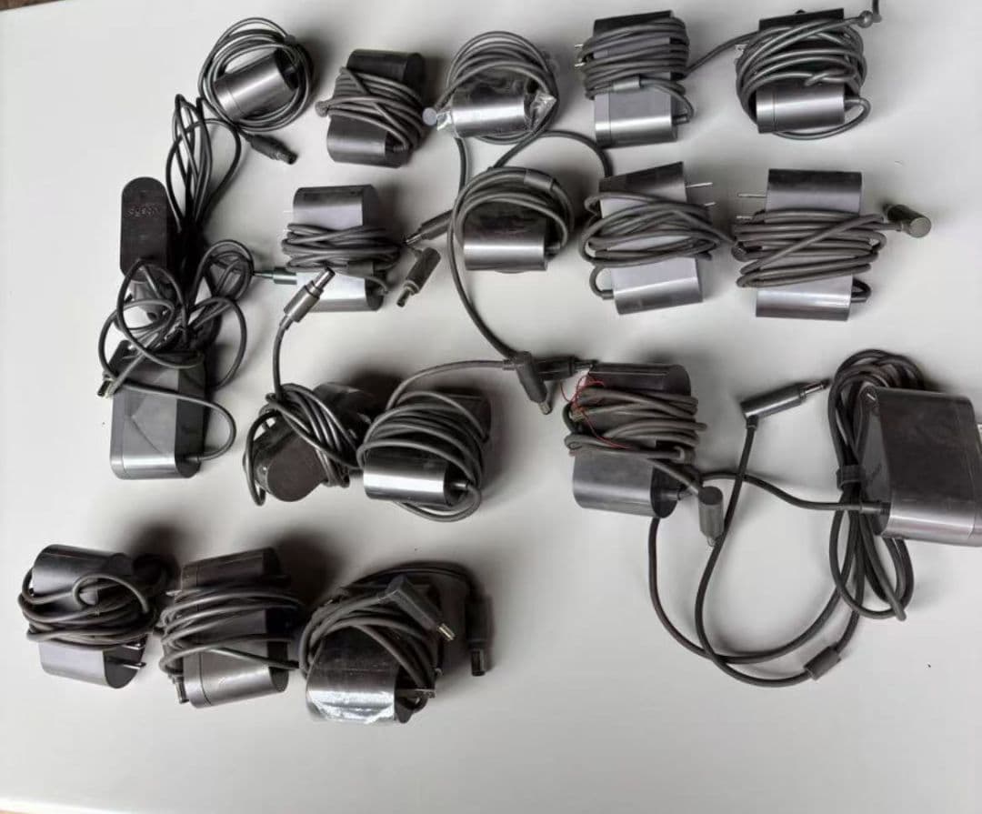 ダイソン純正ｖ8ｖ7純正アダプター18個