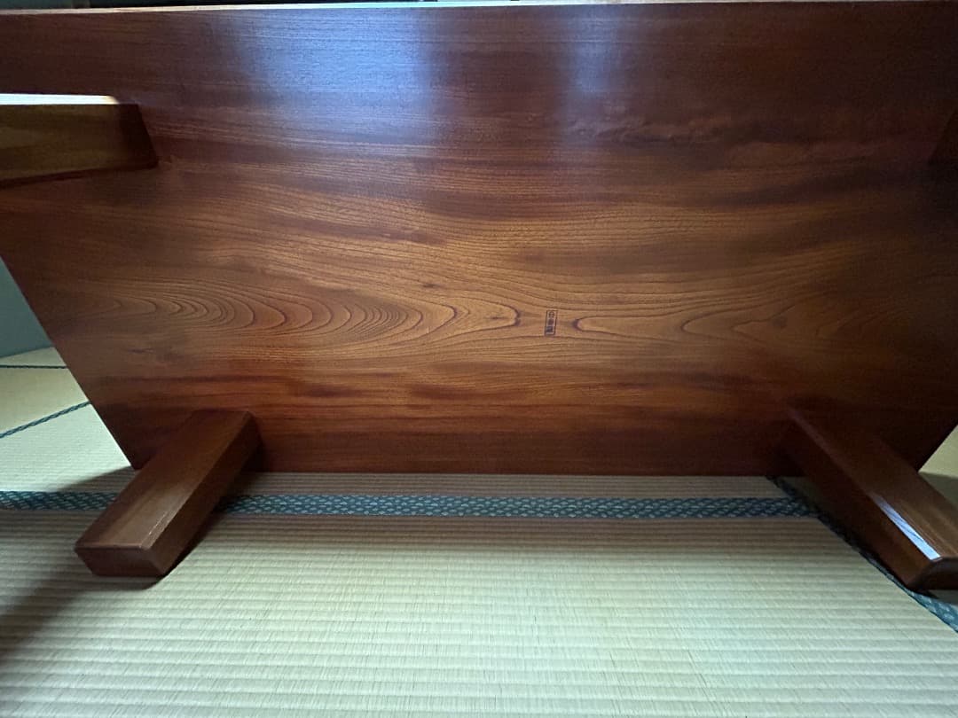 欅材の座卓 (松岡日出雄 作)