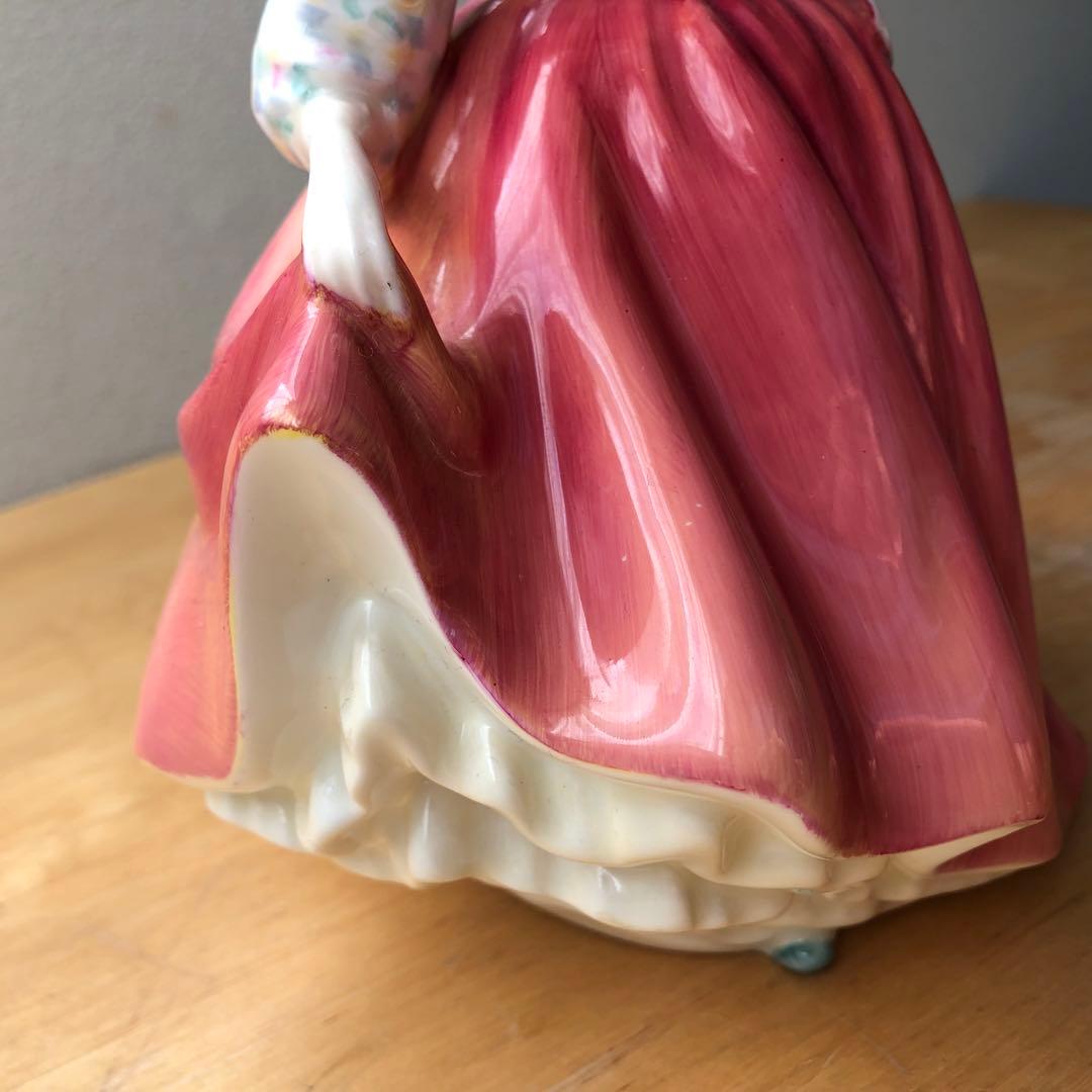 ロイヤルドルトン　フィギュリン　fair lady貴婦人　女性　陶器人形