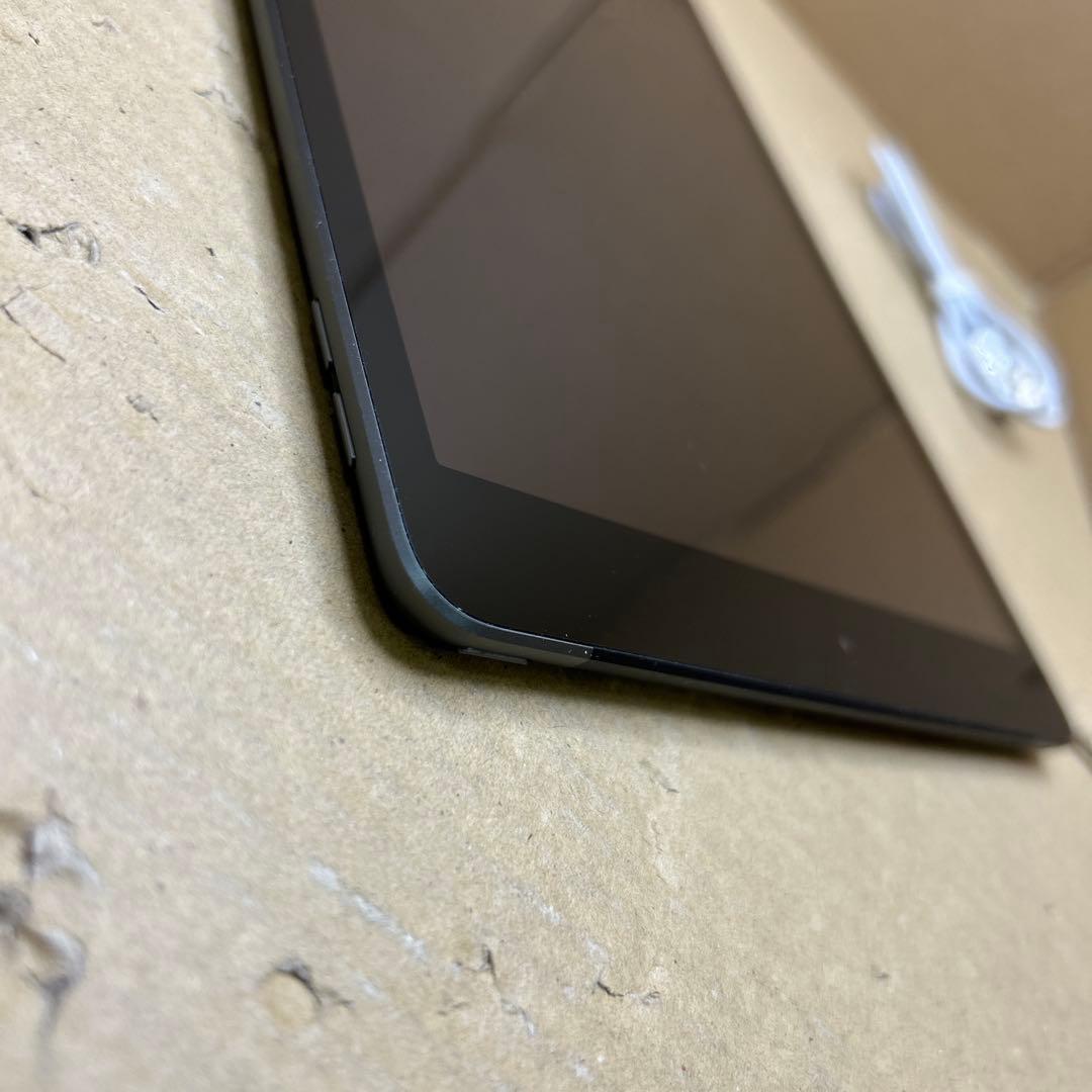 iPad (第８世代) Wi-Fi + セルラー　32GB スペースグレイ