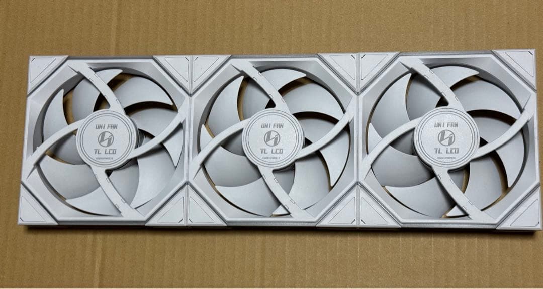Lian Li UNI FAN TL LCDホワイト 8個+ファンコントローラー
