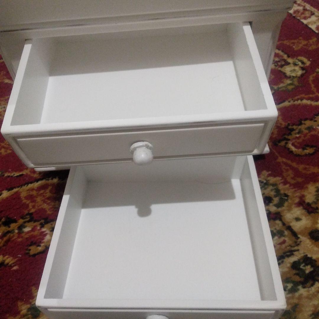 カントリーコーナーの白いアクセサリー入れ