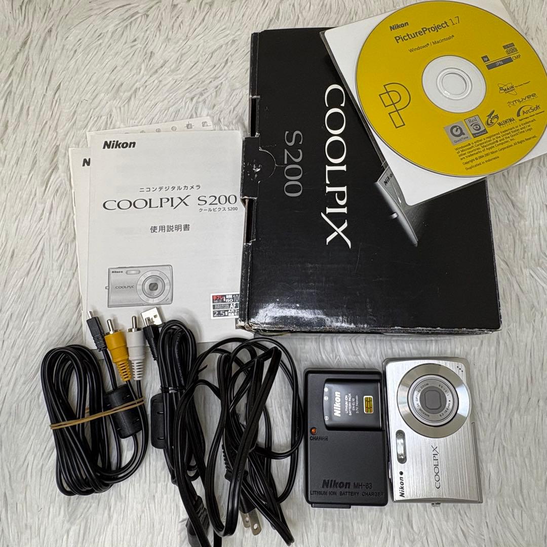 美品　Nikon カメラ　COOLPIX S200 充電器　箱　コンデジ　動作品