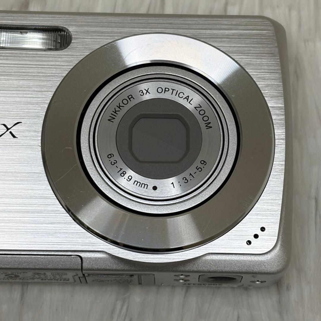 美品　Nikon カメラ　COOLPIX S200 充電器　箱　コンデジ　動作品