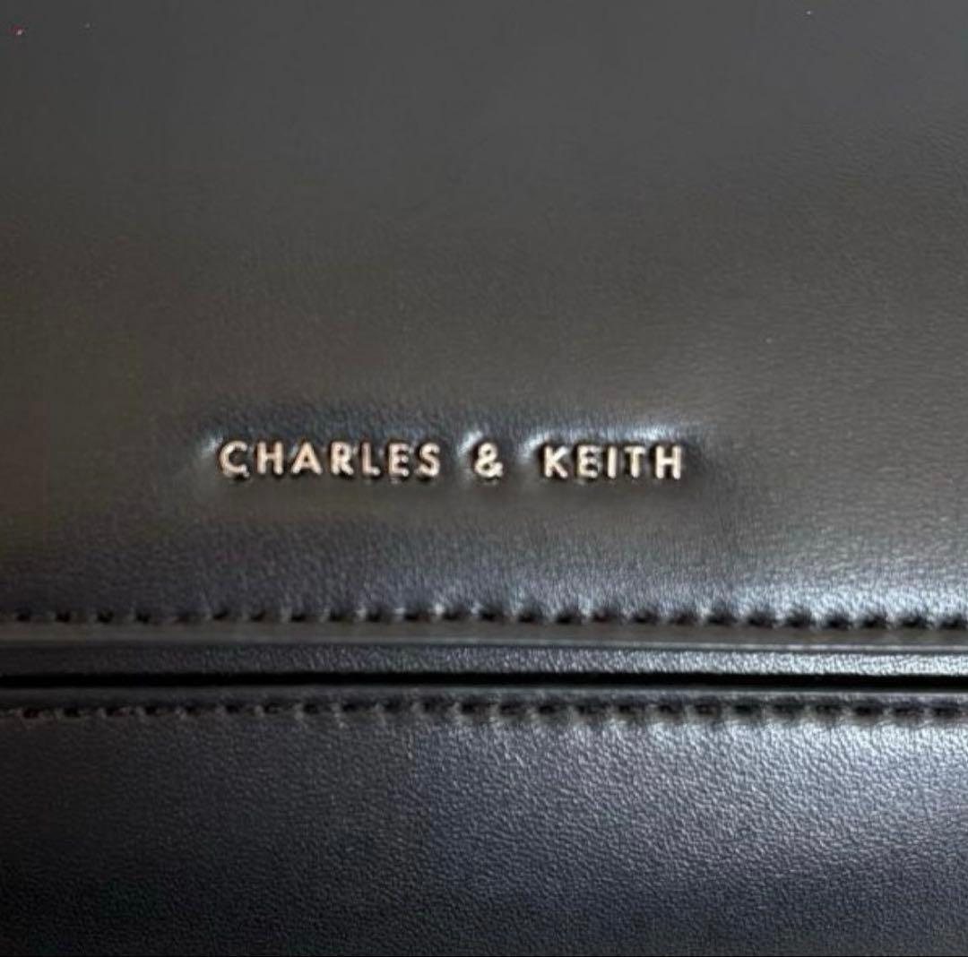⭐︎美品【CHARLES & KEITH】オリビア トラペーズショルダーバッグ 黒