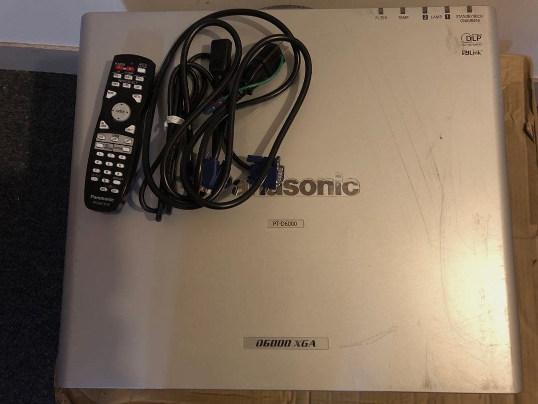 PANASONIC PT-D6000S ★6500ルーメン　ランプ使用各1時間