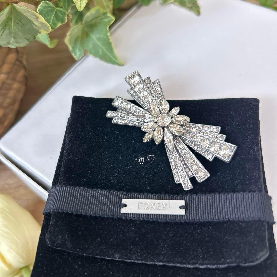FOXEY　フォクシー　クリスタルフラワーリボンブローチ　ビジューコサージュ