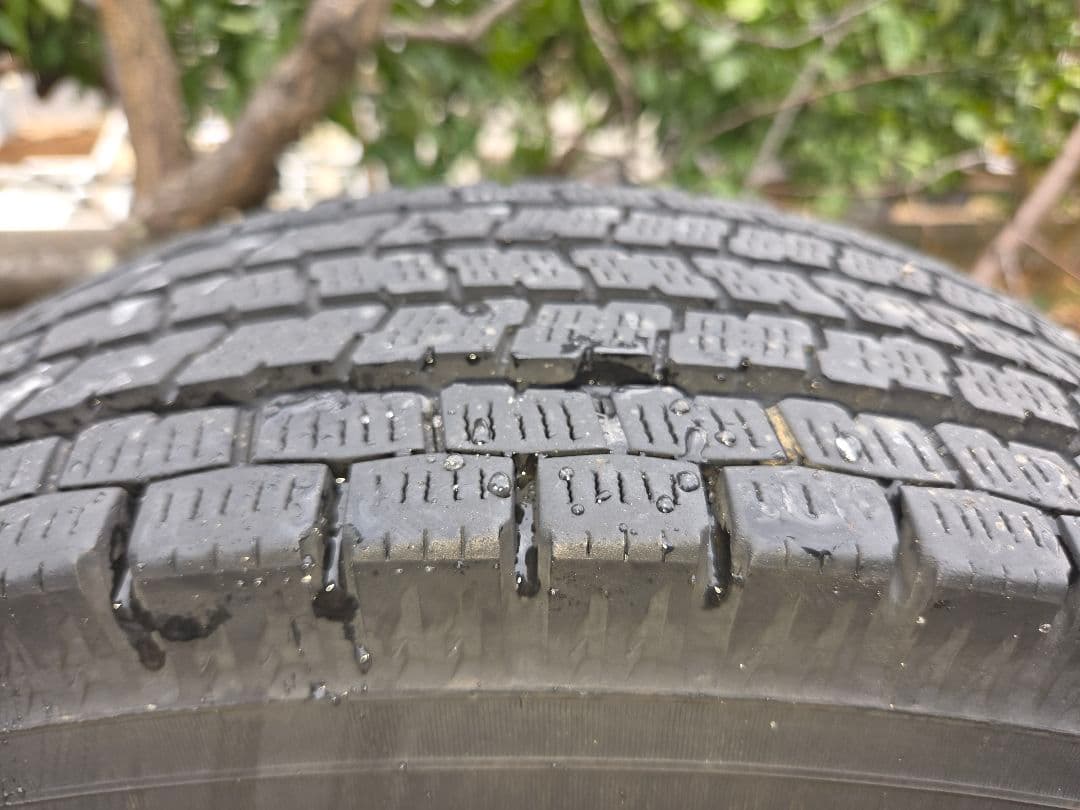 ハイエース 15インチ スタッドレスタイヤホイールセット 4本