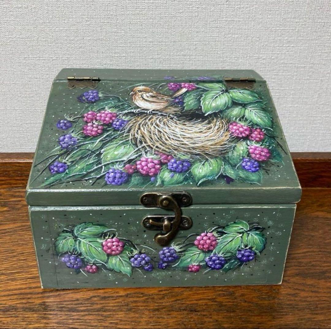 ロシア雑貨☆『ベリー&鳥の巣』木製収納box マトリョーシカ ガリーナ作