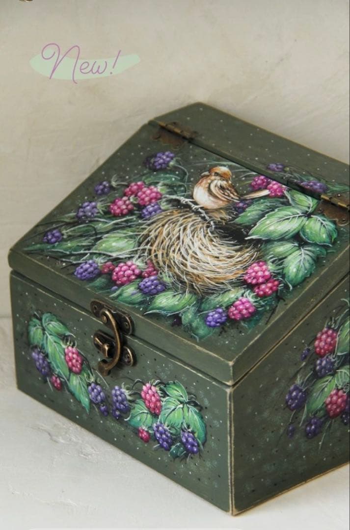 ロシア雑貨☆『ベリー&鳥の巣』木製収納box マトリョーシカ ガリーナ作