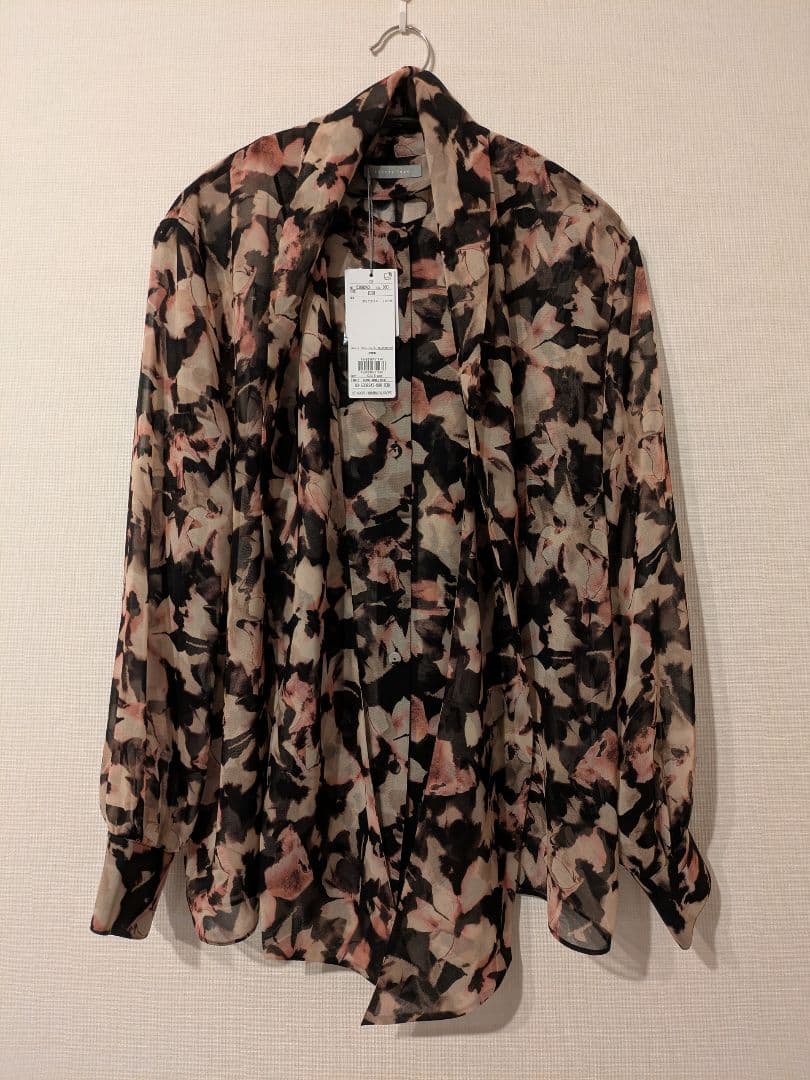 新品*定価3.7万 セオリーリュクス 今季完売 フローラルプリントブラウス