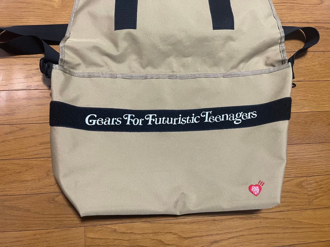 HUMAN MADE x Girls Don‘t Cryメッセンジャーバッグ