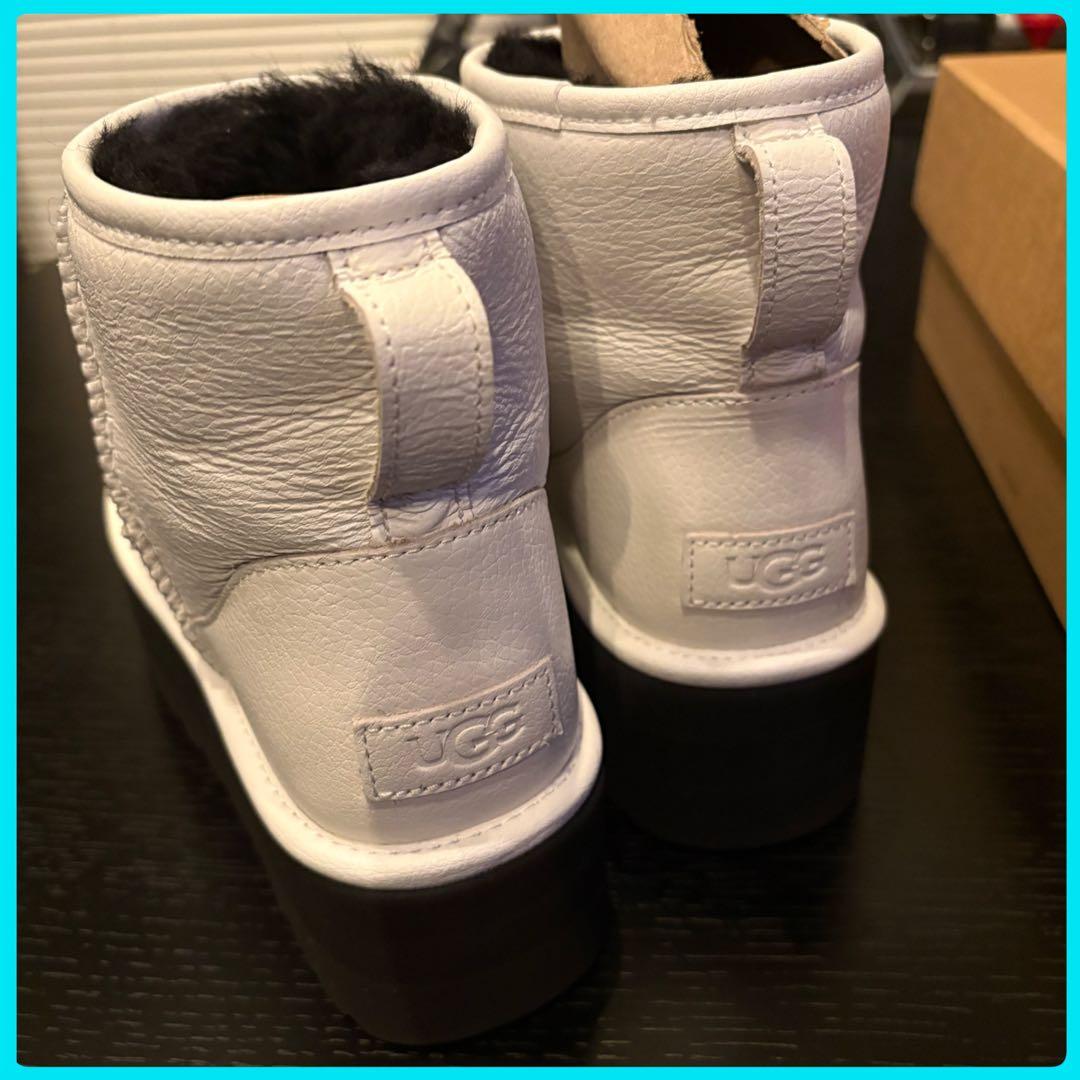 美品　UGG Classic Mini Platform ブーツ 8 ホワイト