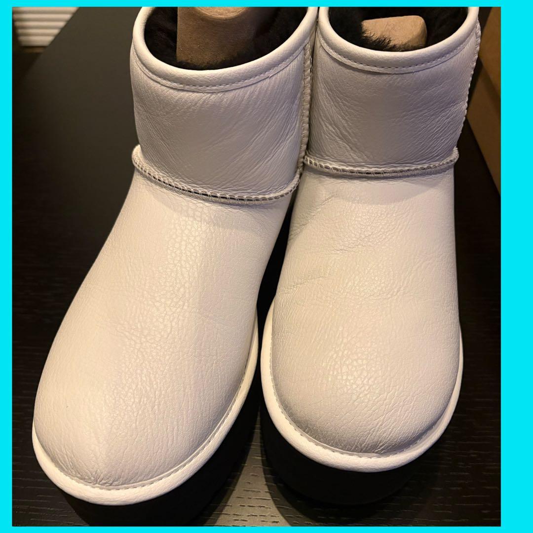 美品　UGG Classic Mini Platform ブーツ 8 ホワイト