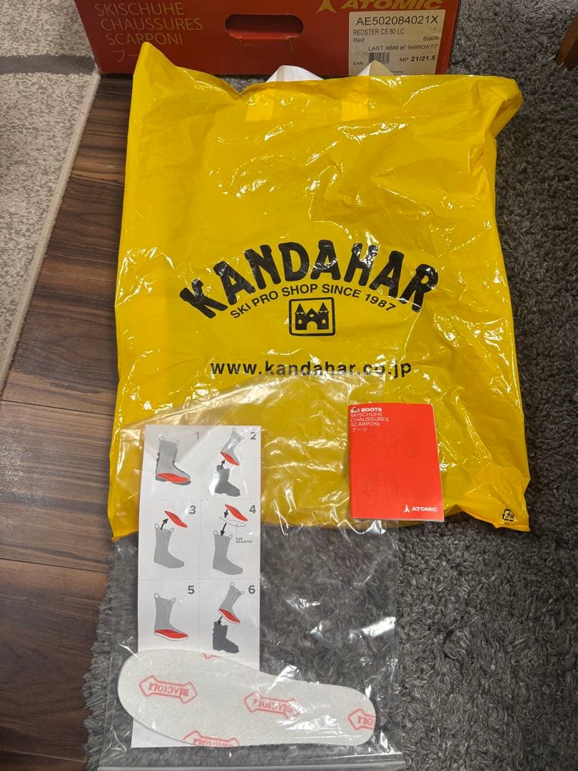 競技用スキーブーツ　ATOMIC REDSTER女性、子供用　21/21.5cm