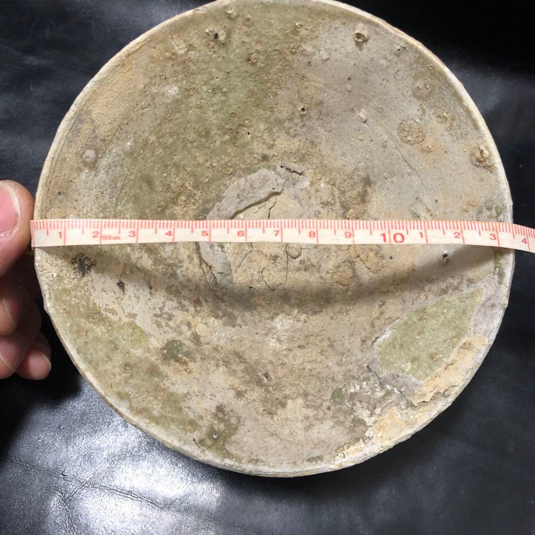 超珍品◾️蔵から超激レアな素焼きの台座が残った雰囲気の凄い抹茶茶碗が出て来ました。