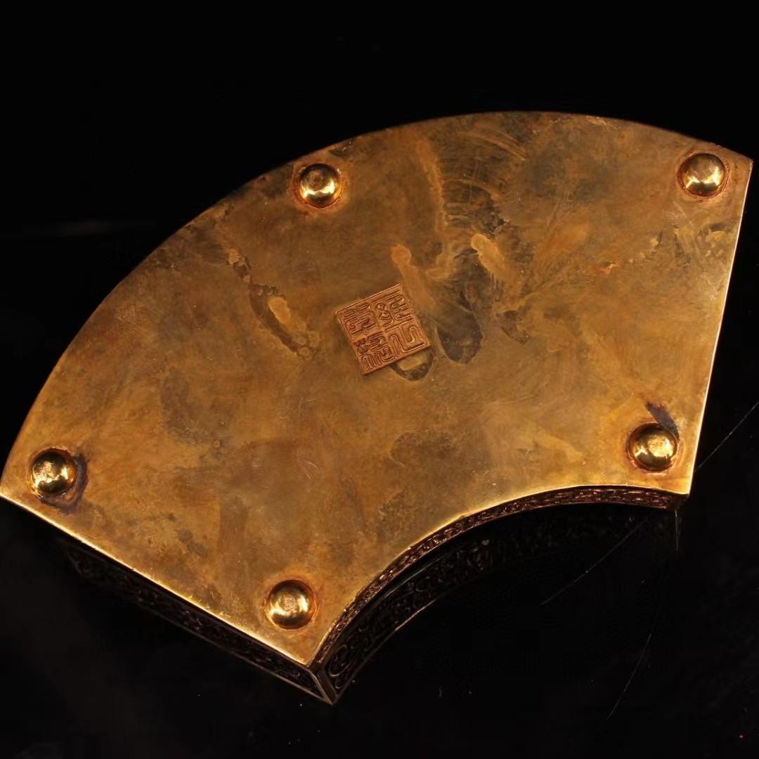 中国古美術・珍蔵硯台・古い純銅鎏金细密彫・純手作り・彫刻・置物・文房具・案頭
