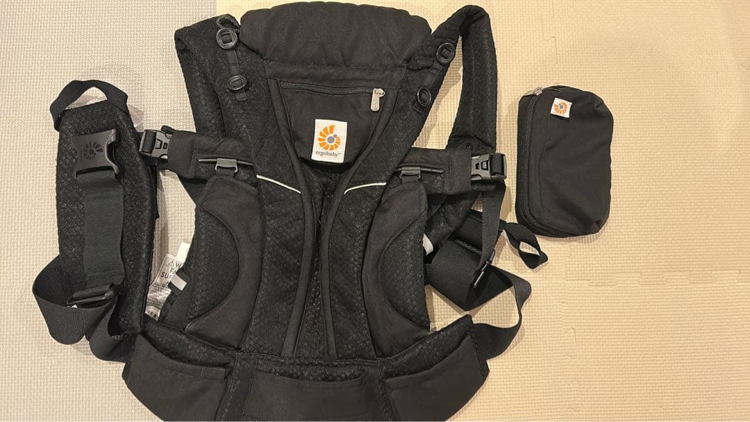 お得な３点セットエルゴベビーOMNI Breeze 抱っこ紐+スモルビ2本