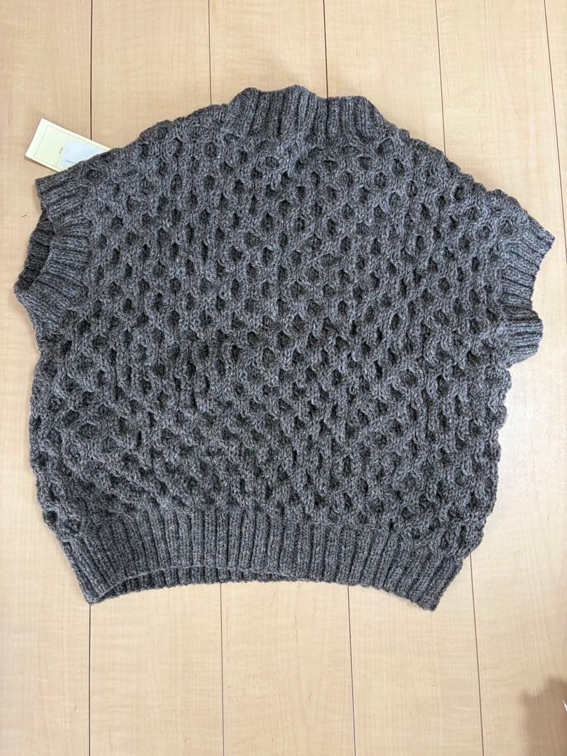 アテナデザイン　Vネックケーブルセーター　新品未使用　サイズ46