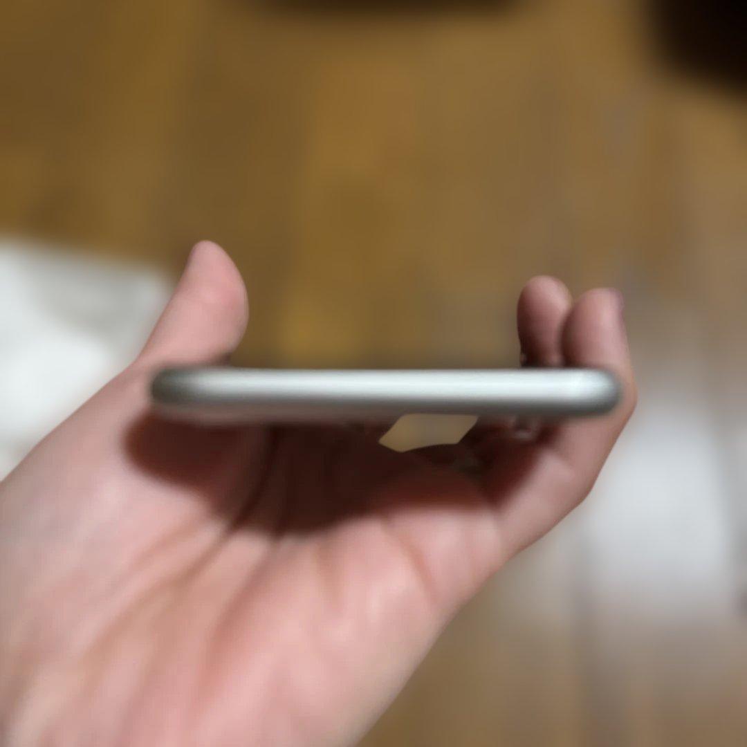 お値下げ！Apple iPhone SE本体 ホワイト