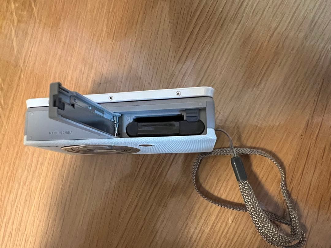 極美品CASIO EXILIM EX-ZR50 白 自撮り Wi-Fi デジカメ