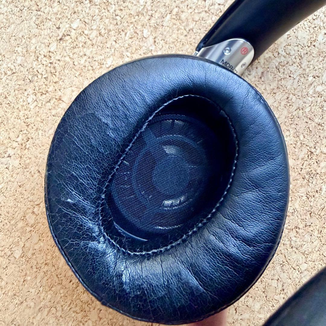 ハイレゾ音源対応のSONY製有線ヘッドホン「MDR-Z7」