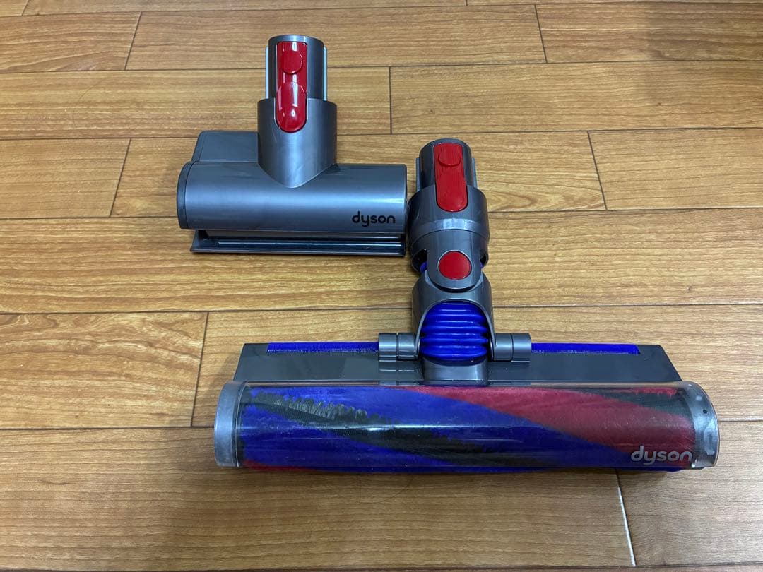 【美品使用少】dyson V8 slim fluffy 【未使用】￼アクセサリ