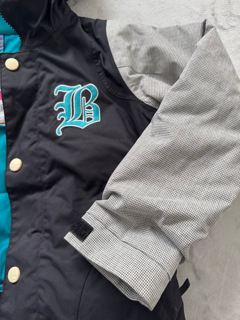 美品Burton子どもスノーボードウェアキッズSセットアップ120130140