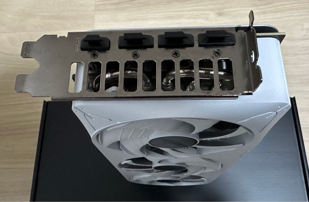 グラフィックボード・グラボ・ビデオカード GeForce RTX 5070 Ti EAGLE OC ICE SFF 16G